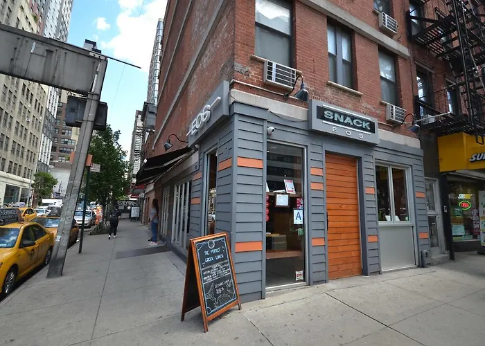 3 Bedroom Modern Apartment - Times Square