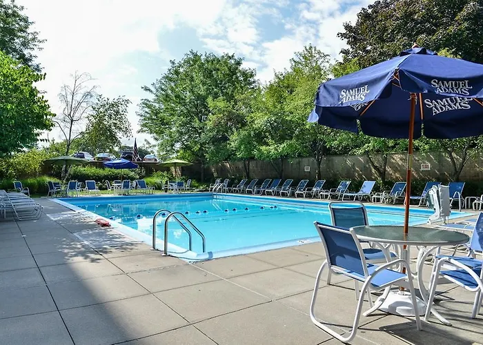 Courtyard By Marriott New York Laguardia Airport