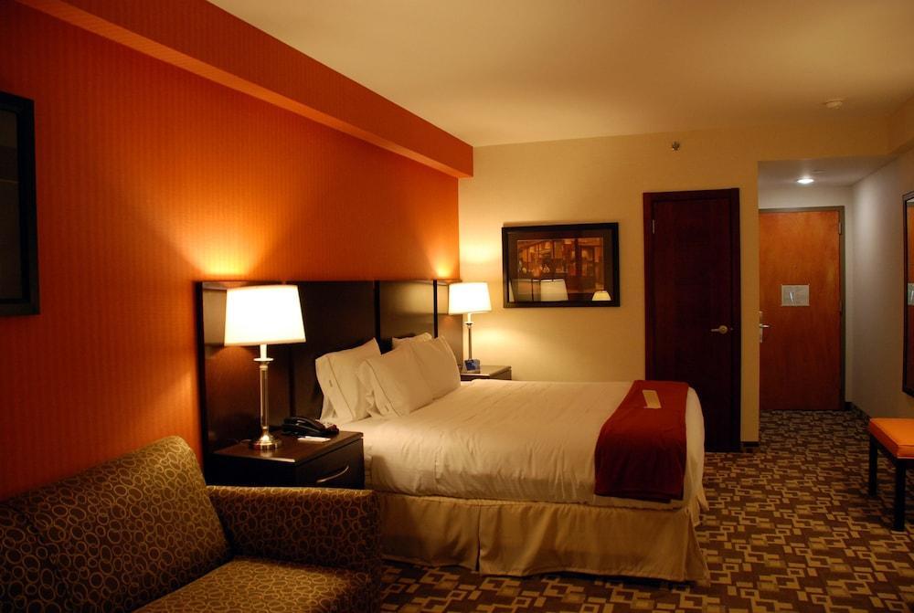Express Maspeth By Ihg