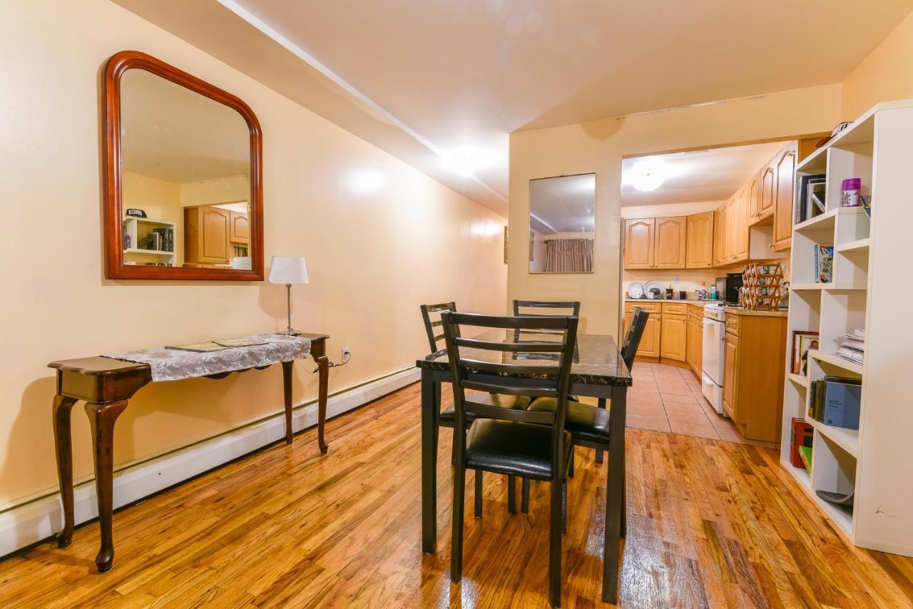 Brooklyn Blue Ridge Manor: Exquisite 4 Bedroom, 2.5 Bathrooms With A Appeal Apartment New York