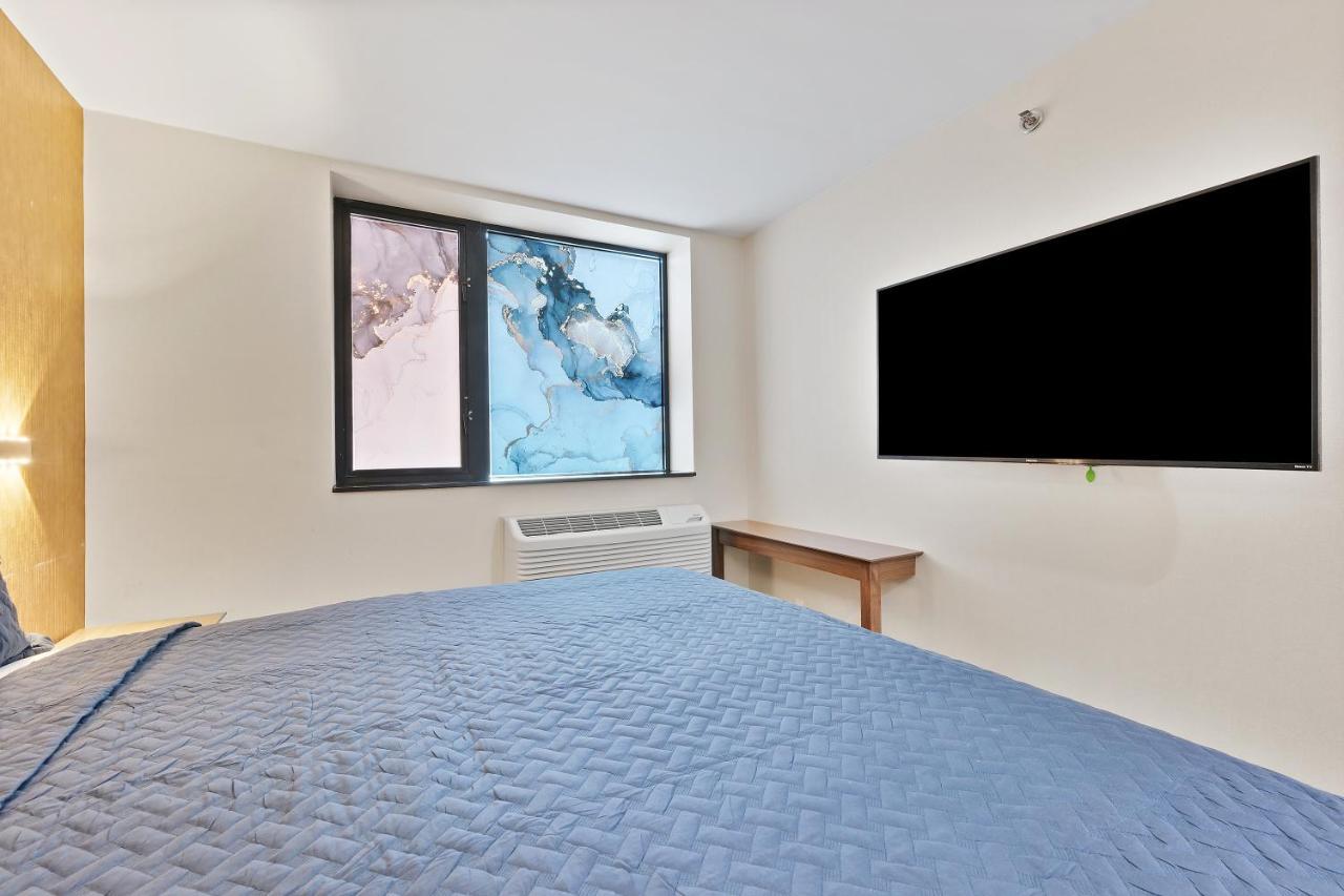 Casa Blanca Brooklyn Hotel