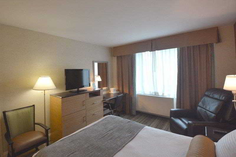 Western Queens Gold Coast Hotel 3*