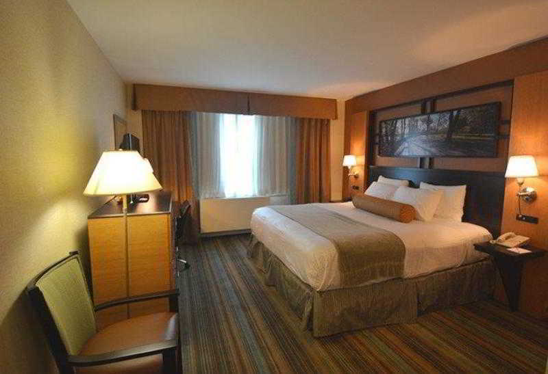 Western Queens Gold Coast Hotel 3*