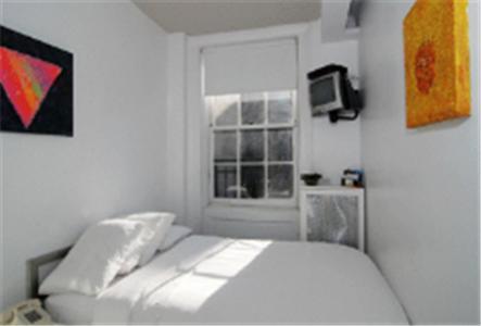 Colonial House Bed & Breakfast
