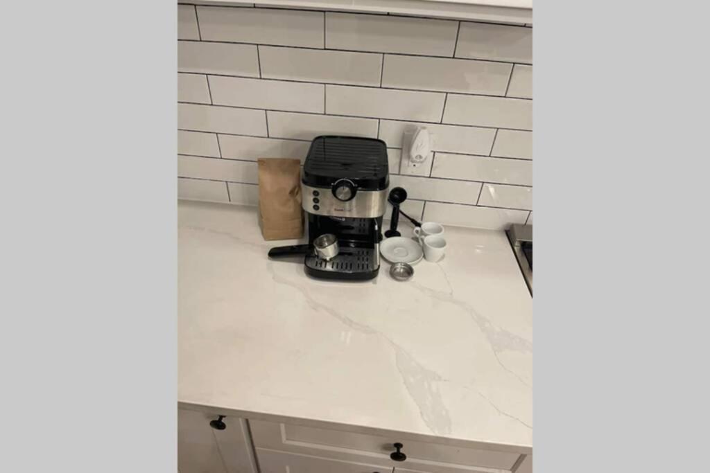 Private Gated House With Gym In Williamsburg Bk 10 Mins To Manhattan! Holiday home