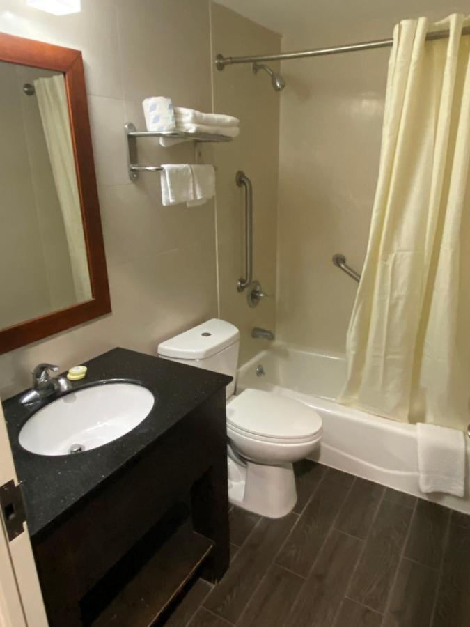 Jamaica Plaza Hotel