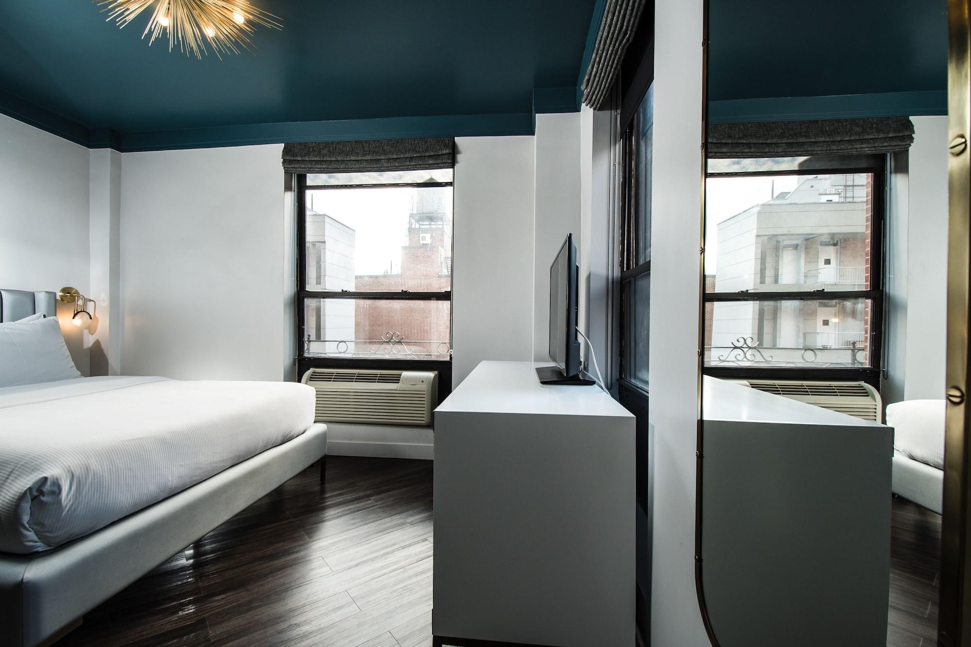 The @ New York