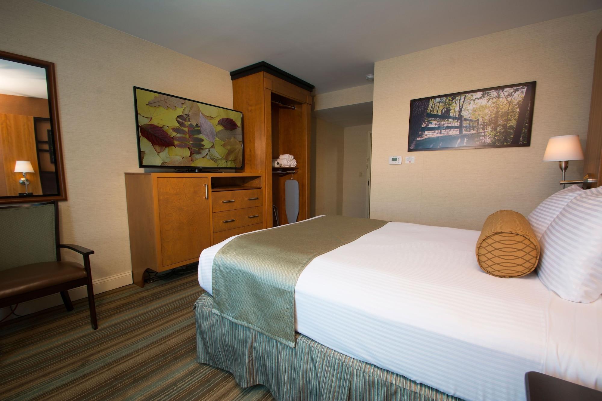 Western Queens Gold Coast Hotel 3*