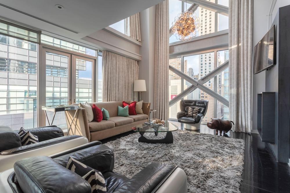 6 Columbus Park 4*