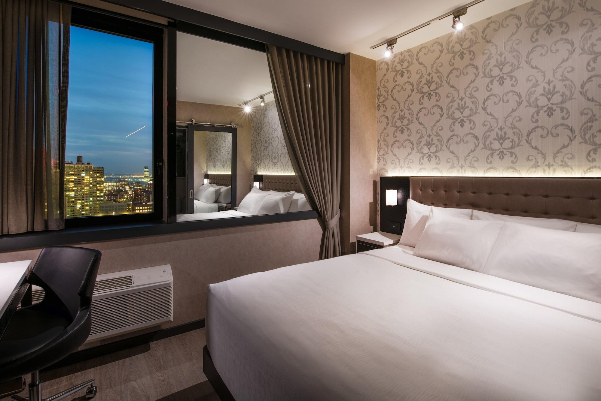 Aliz Times Square Hotel 4*