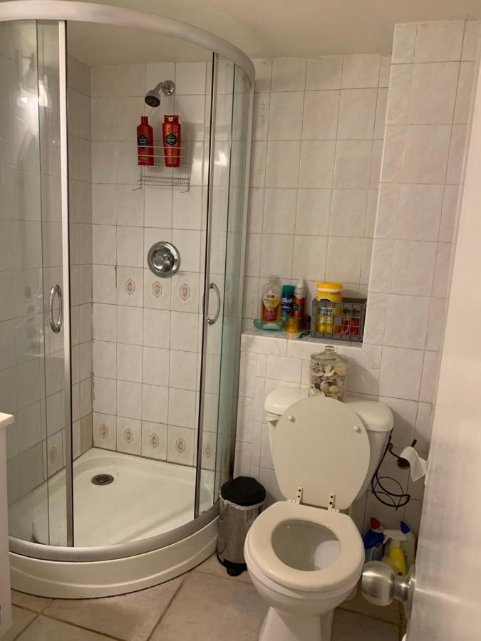 Separate Big Near Jfk And Laguardia Airport * New York