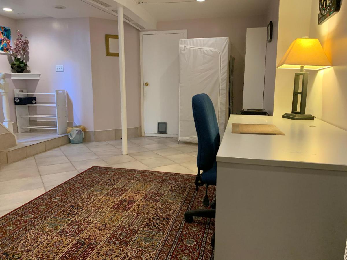 Separate Big Near Jfk And Laguardia Airport New York