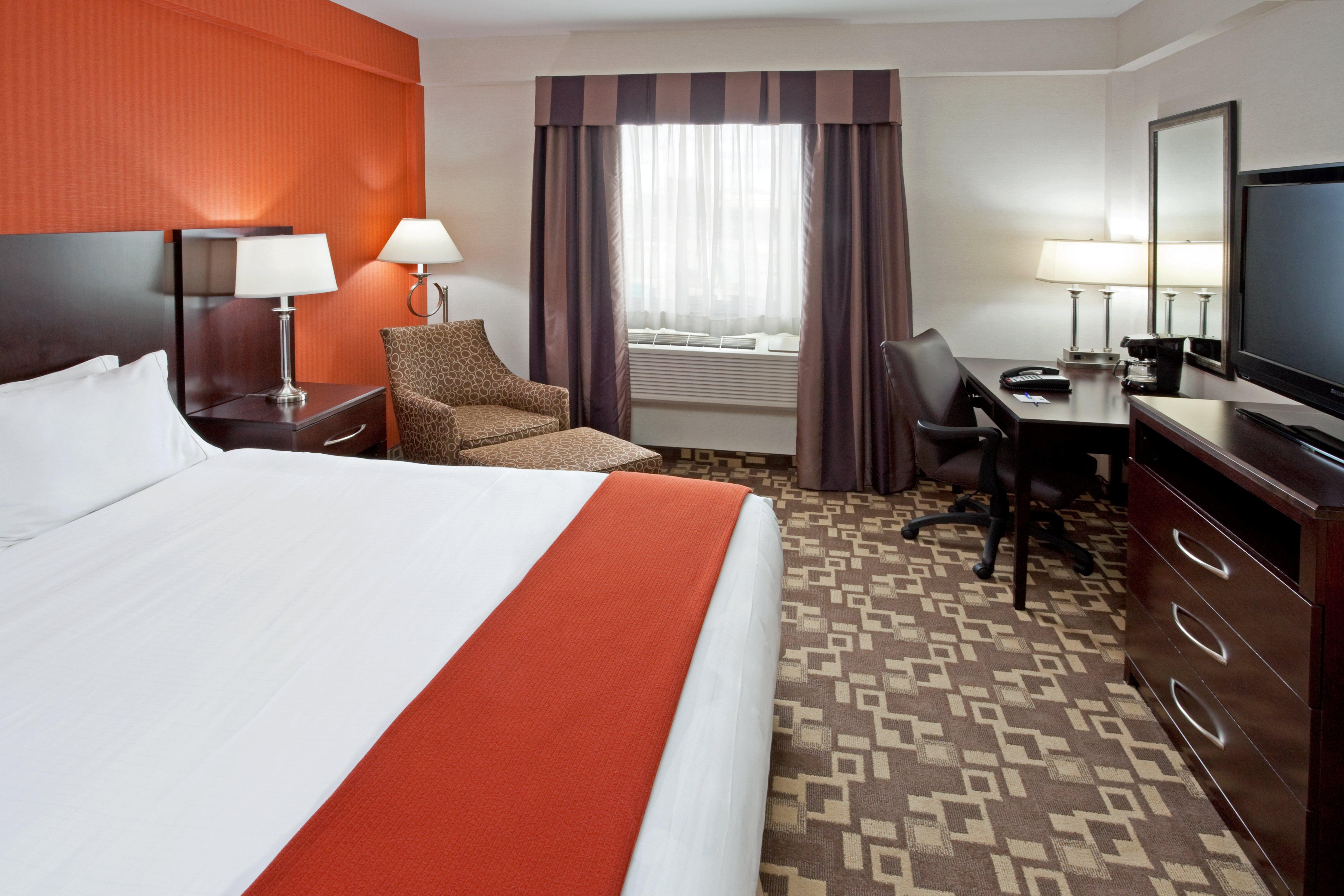 Express Maspeth By Ihg Hotel 2*