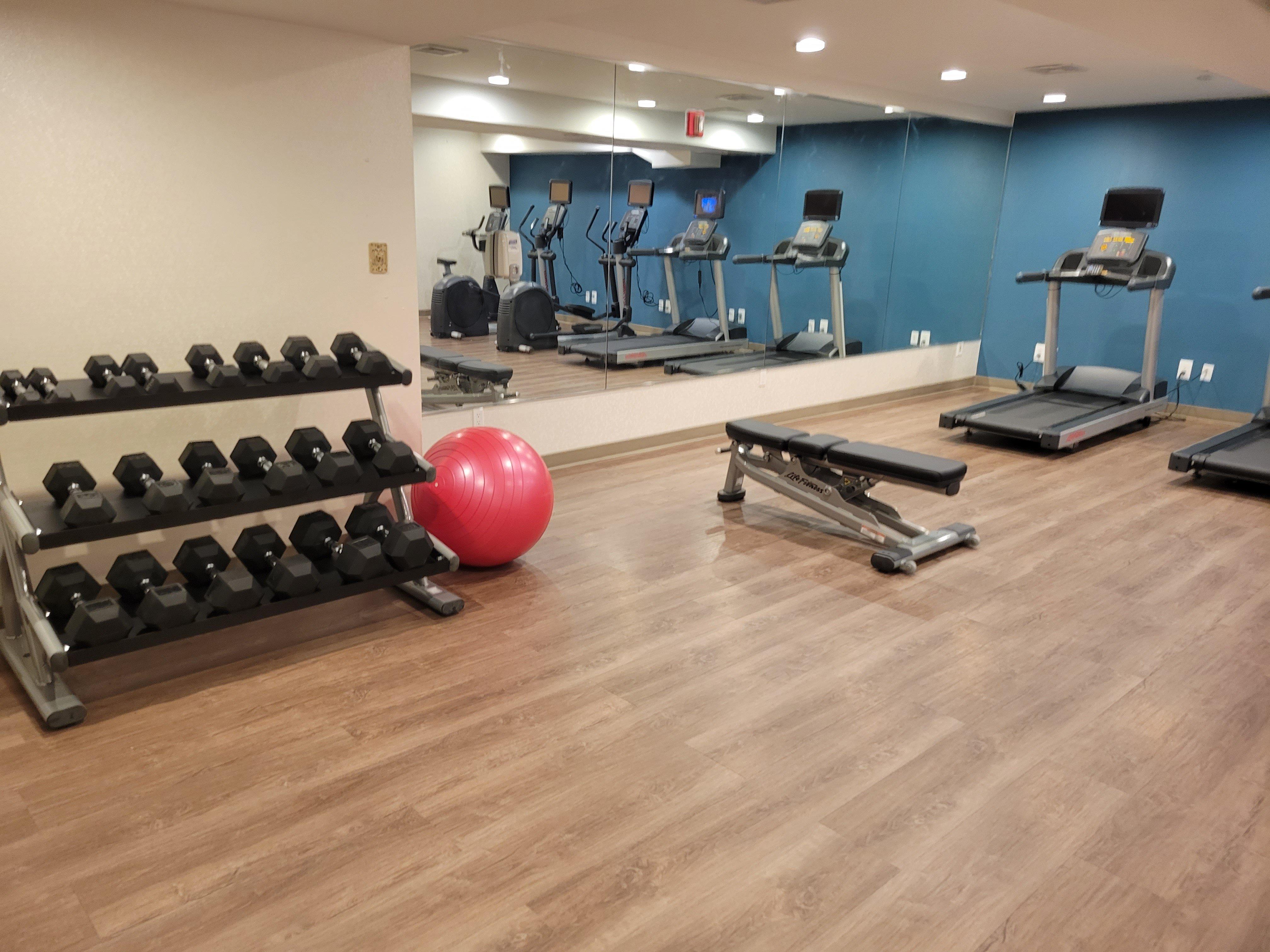 Express Maspeth By Ihg Hotel 2*