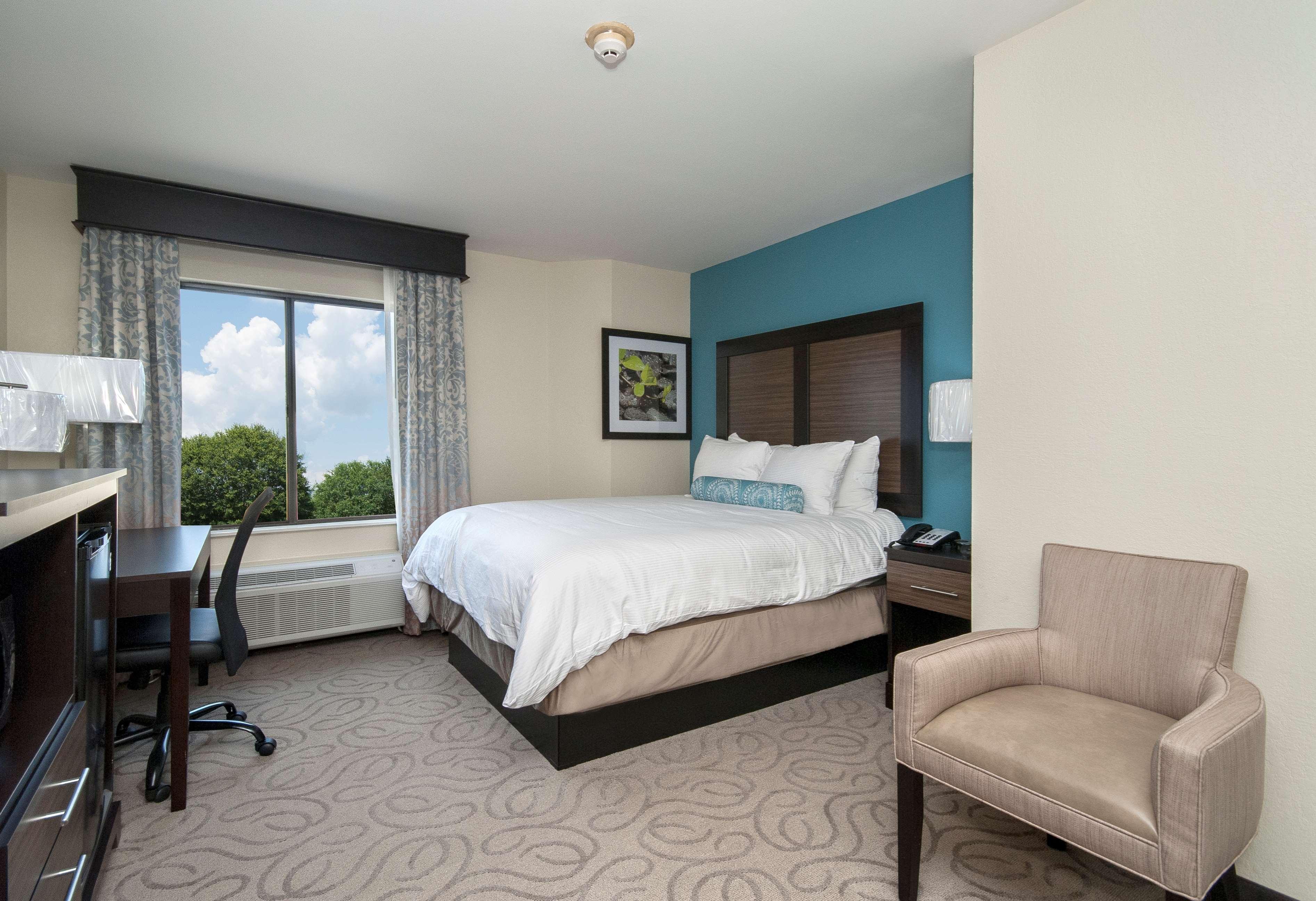 Western Queens Gold Coast Hotel 3*