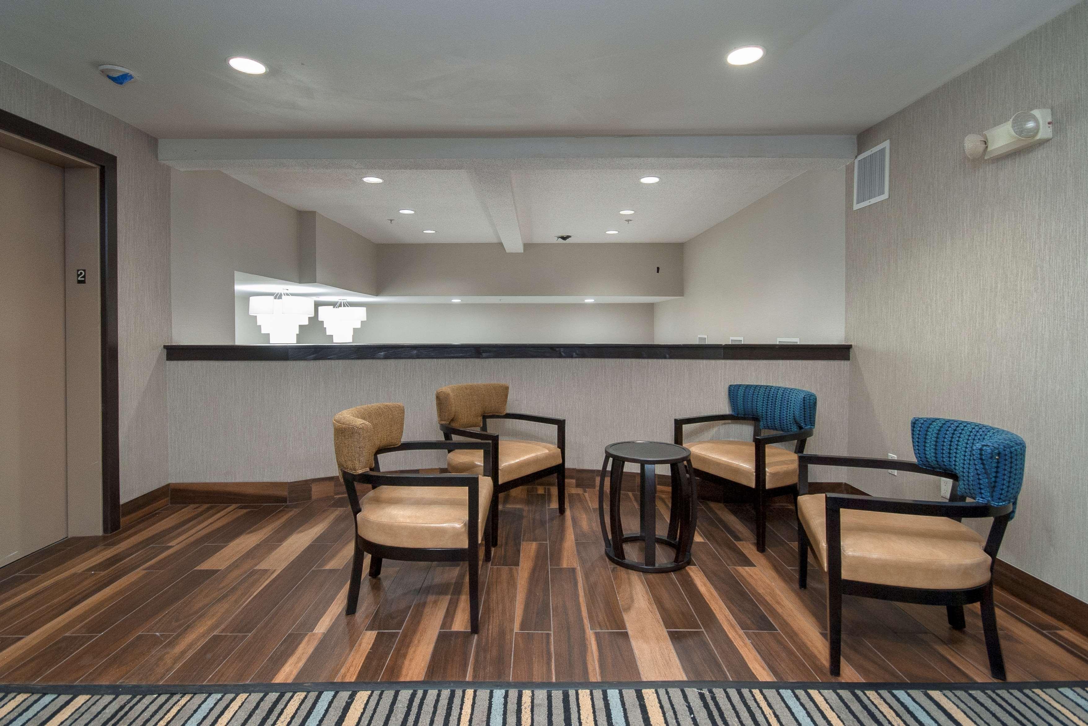 Western Queens Gold Coast Hotel