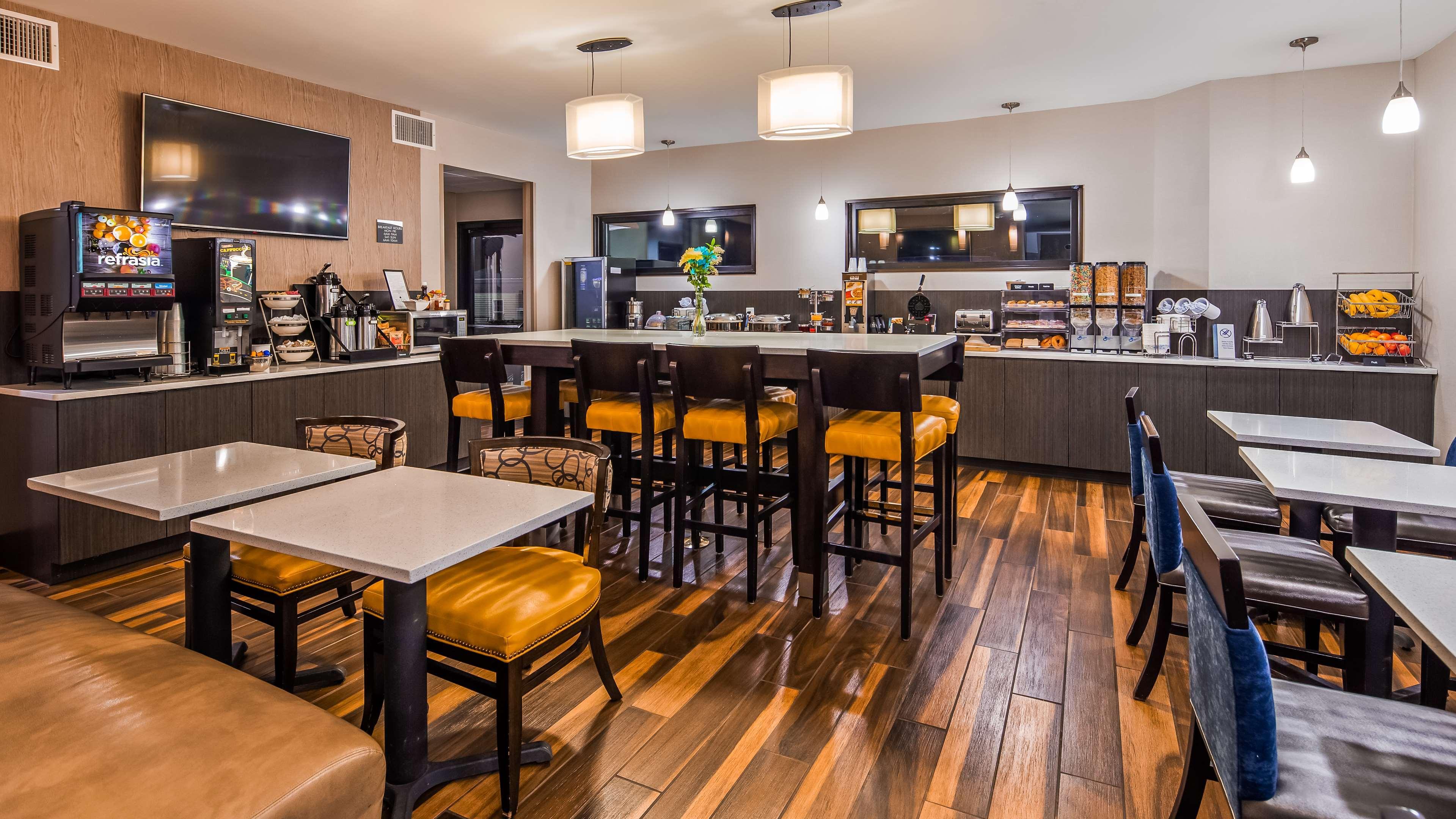 Western Queens Gold Coast Hotel