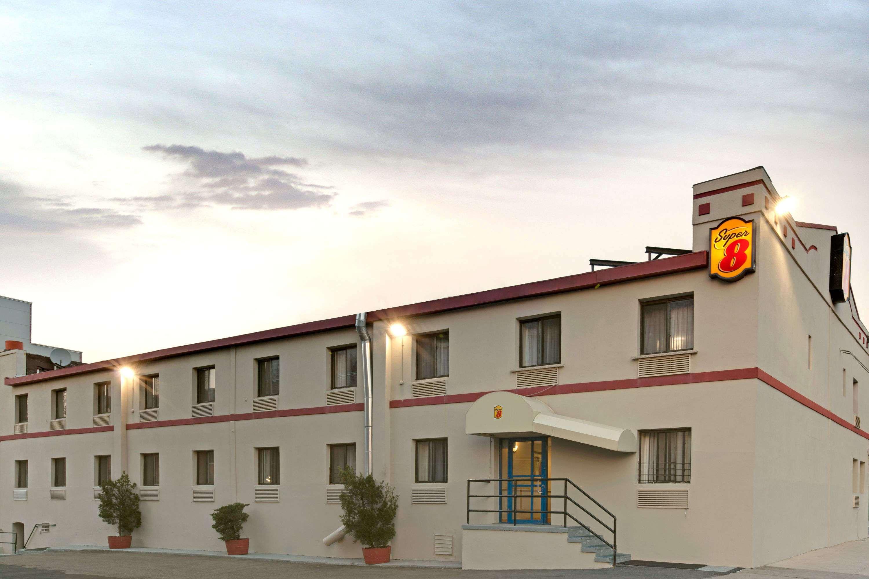 Hotel Super 8 By Wyndham Long Island Lga