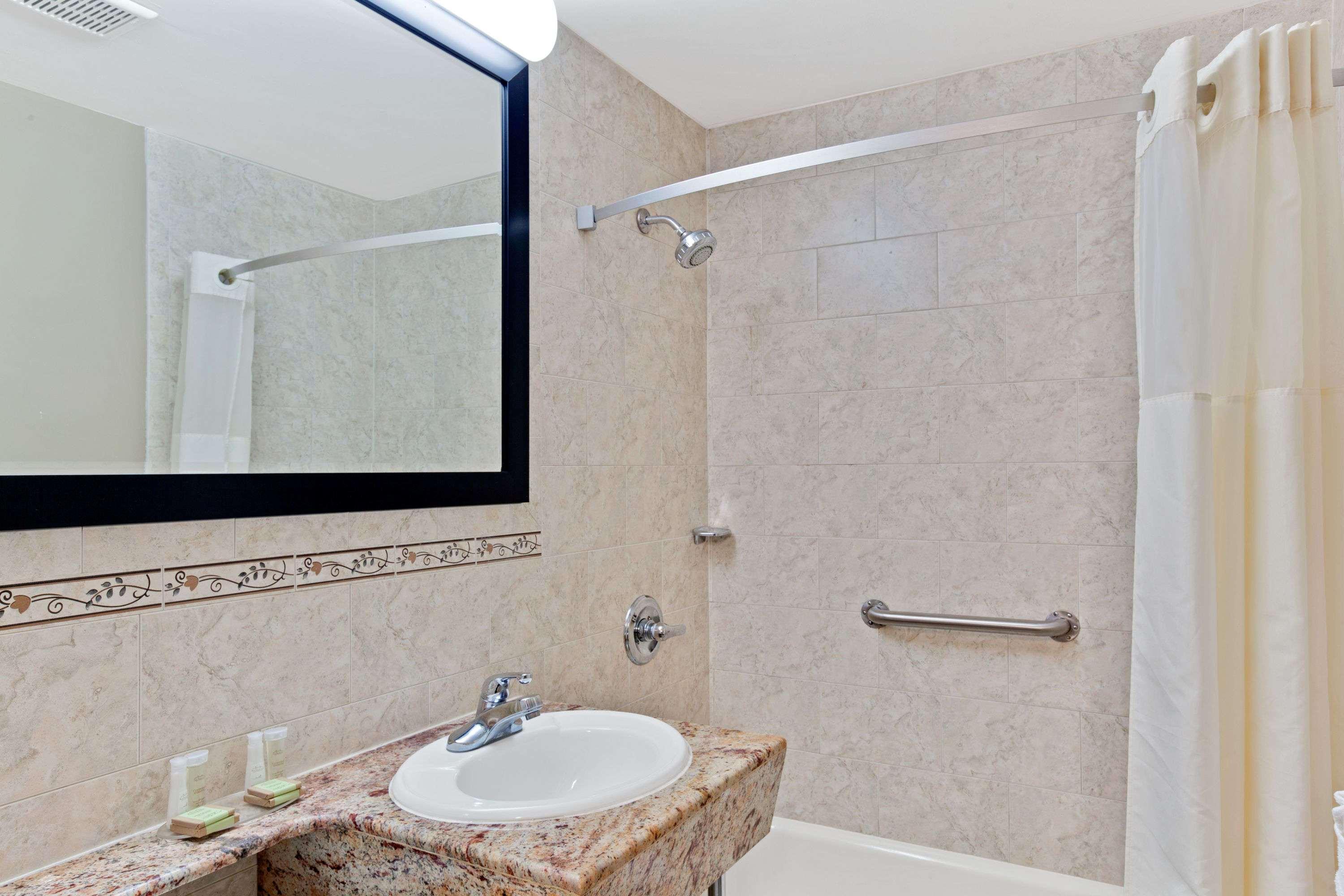 Hotel Super 8 By Wyndham Long Island Lga New York