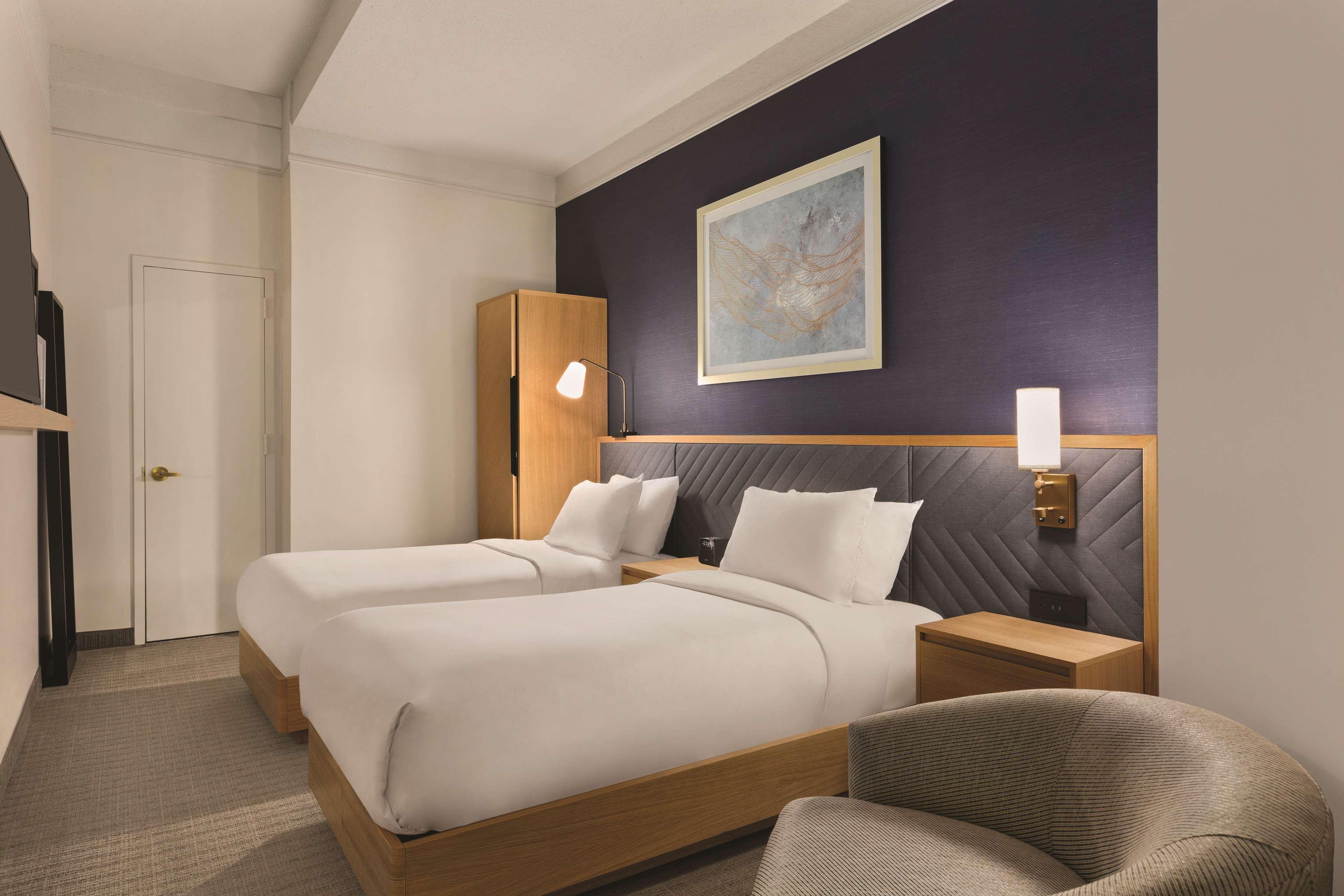 Radisson Street 4*