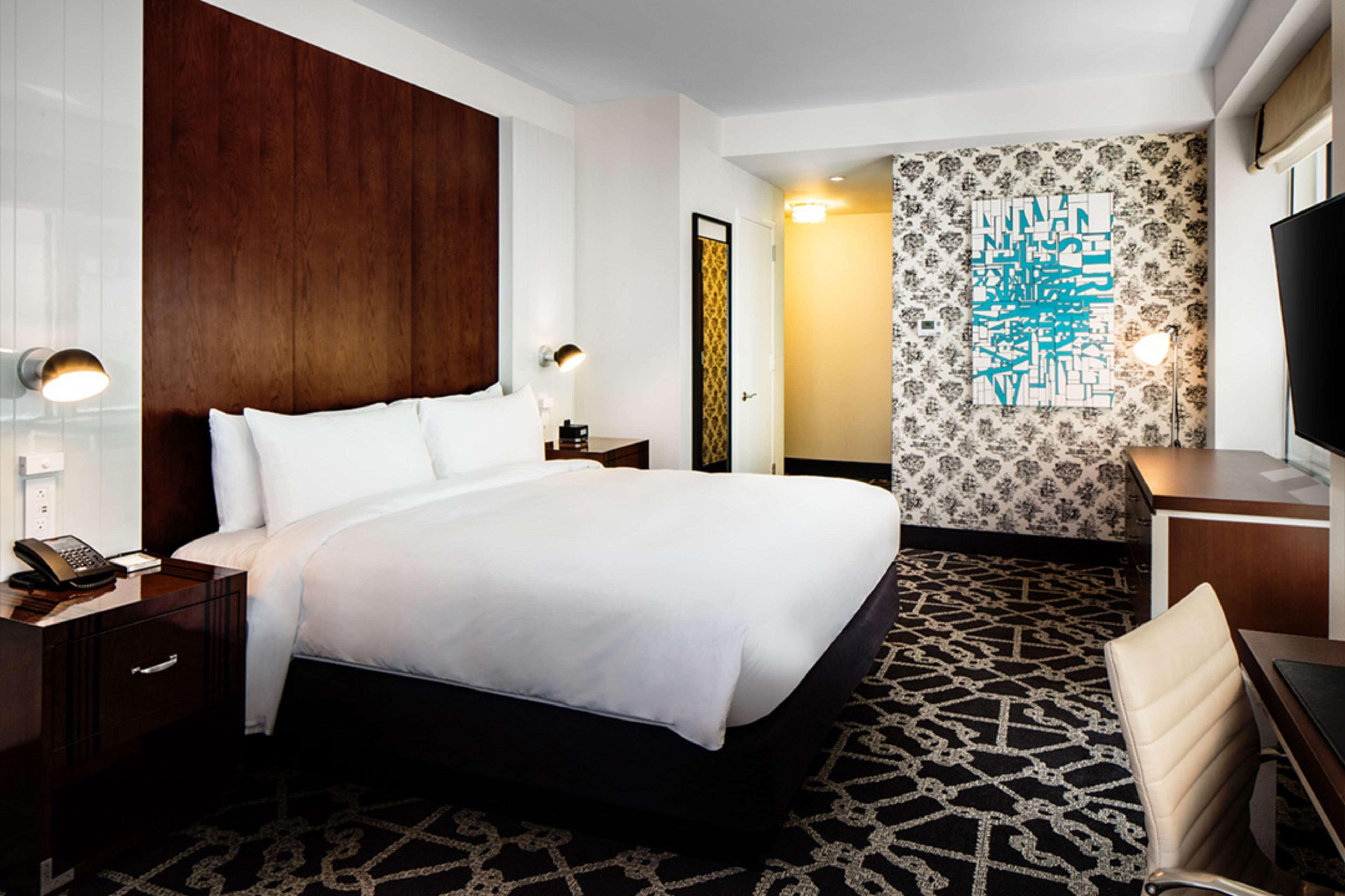 Hilton Brooklyn - Newly Renovated 4*