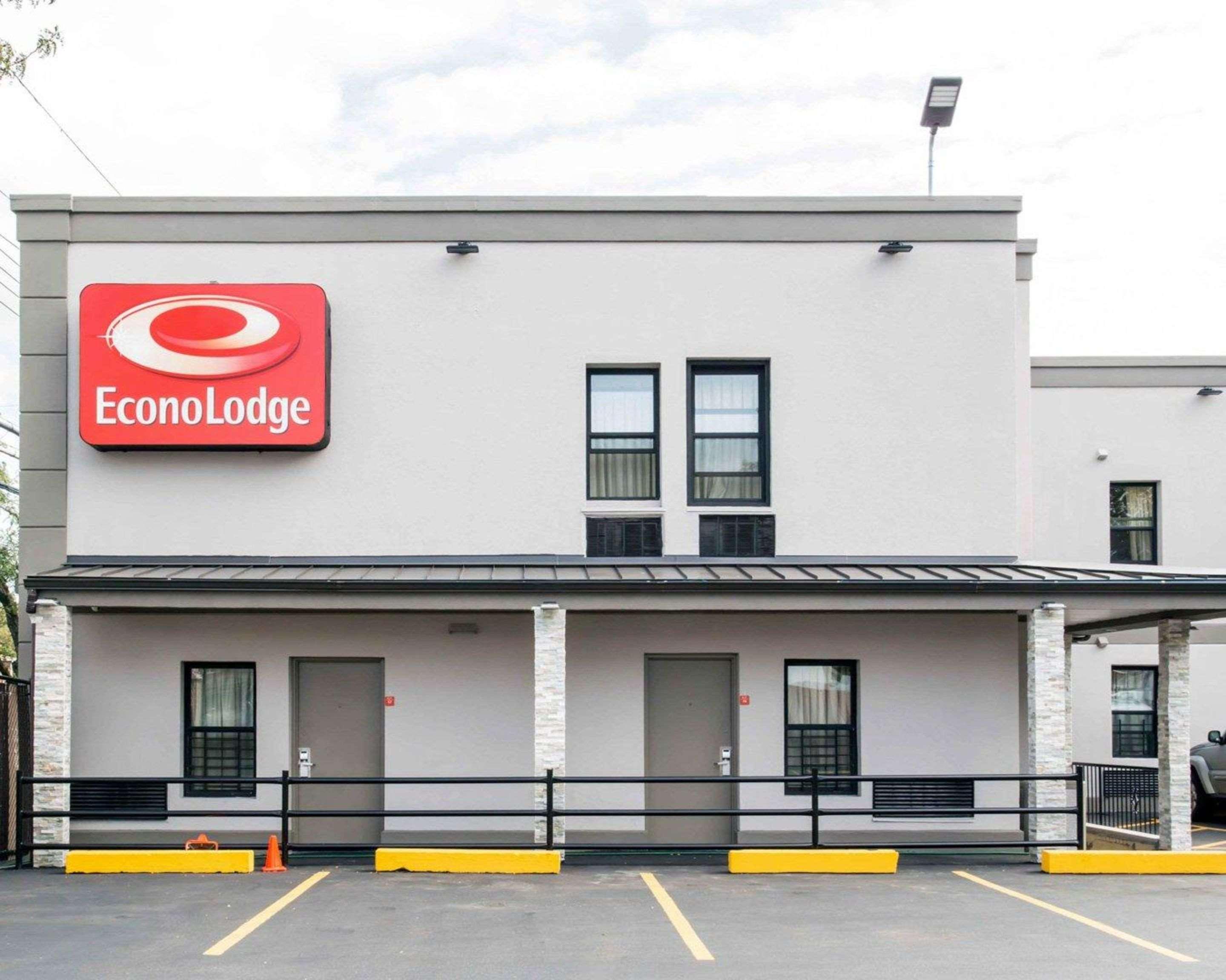 Econo South Ozone Park Hotel