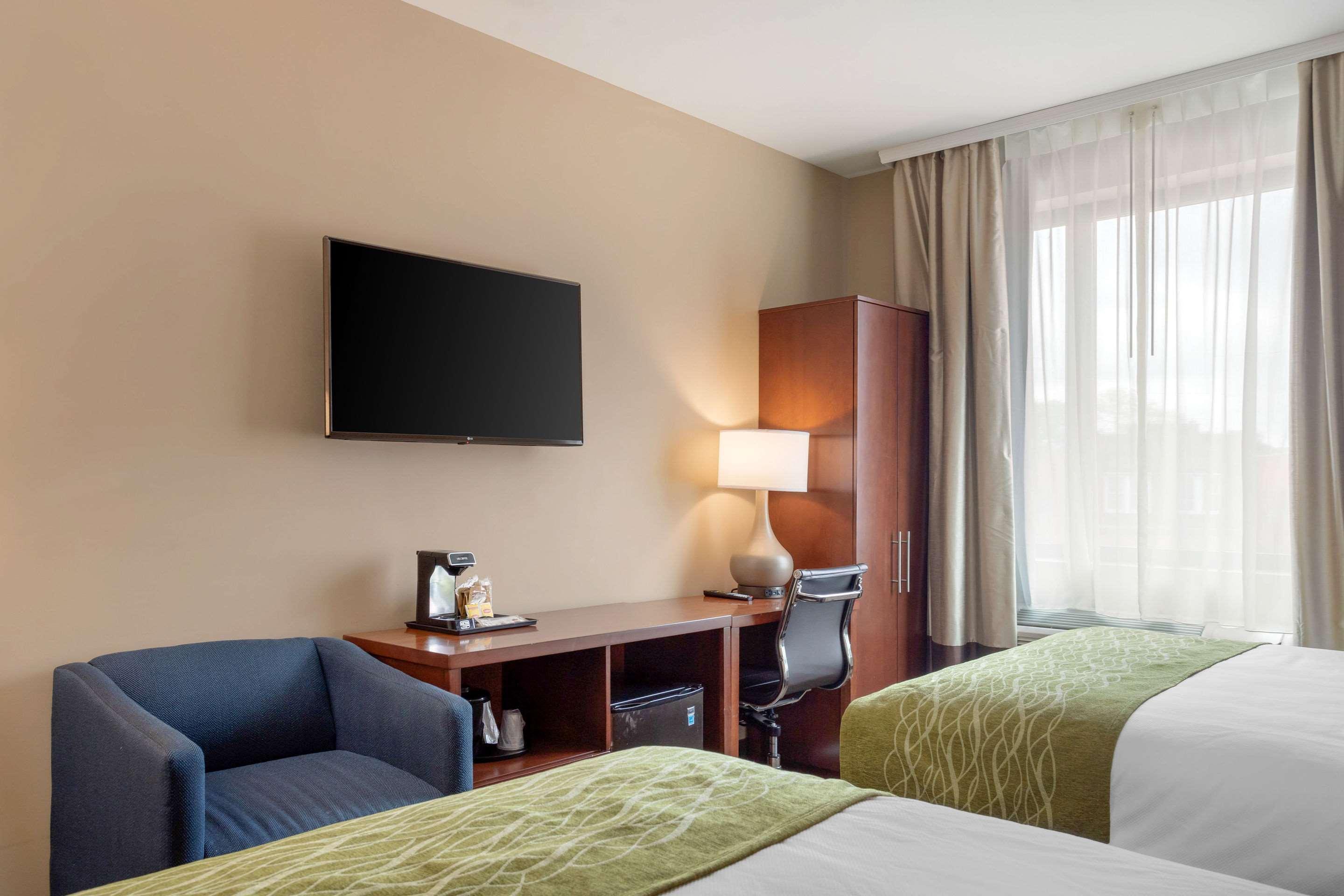 Hotel Comfort & Near Jfk Air Train 3*