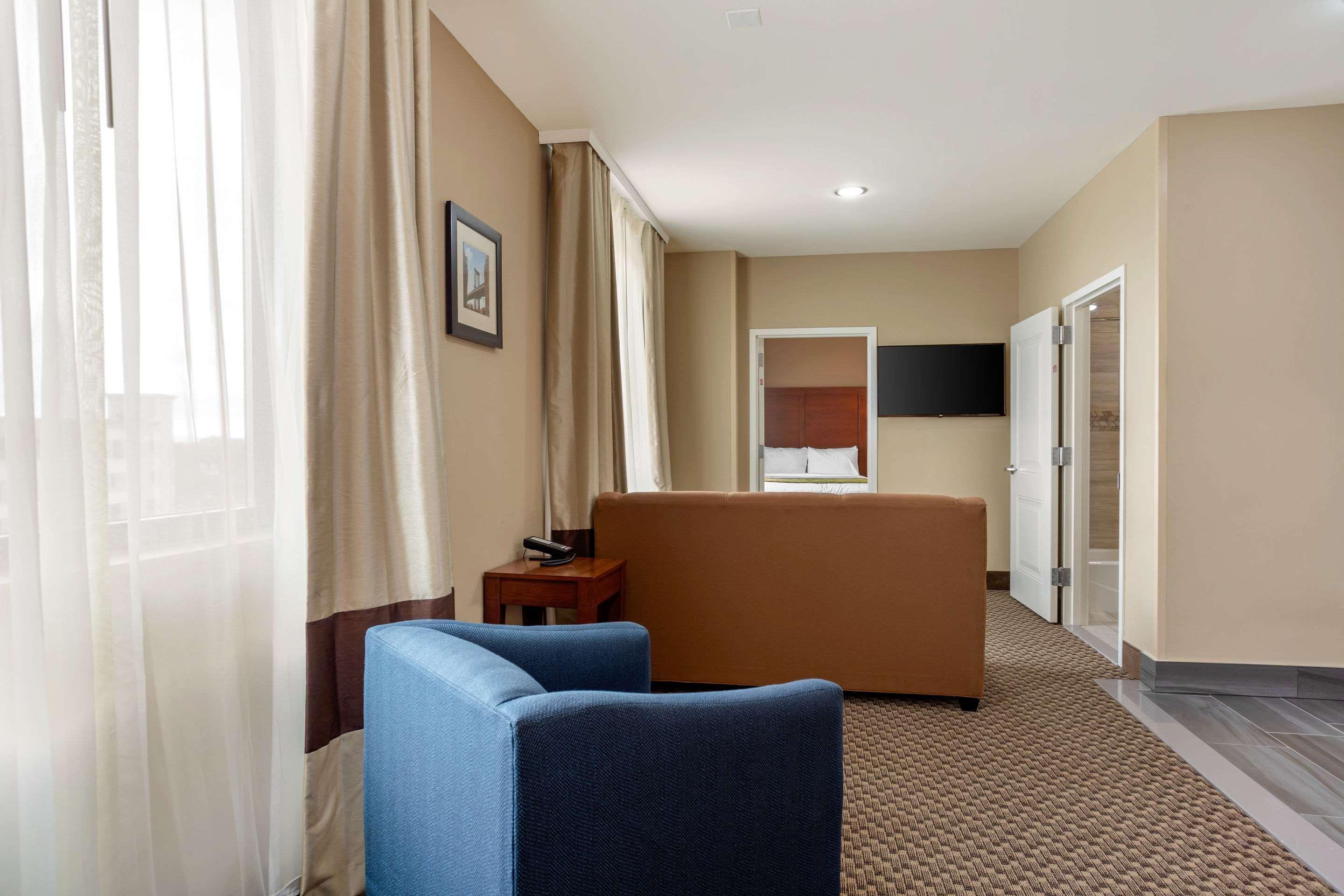 Comfort & Near Jfk Air Train Hotel 3*