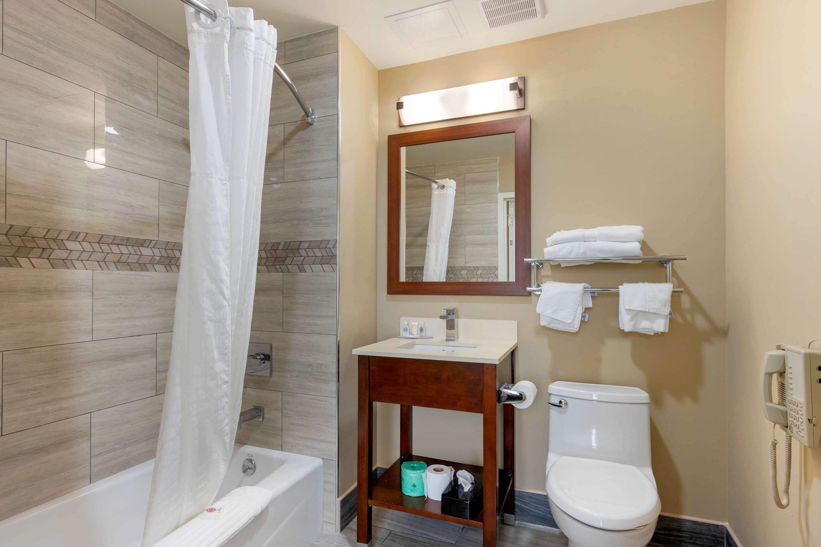 Hotel Comfort & Near Jfk Air Train