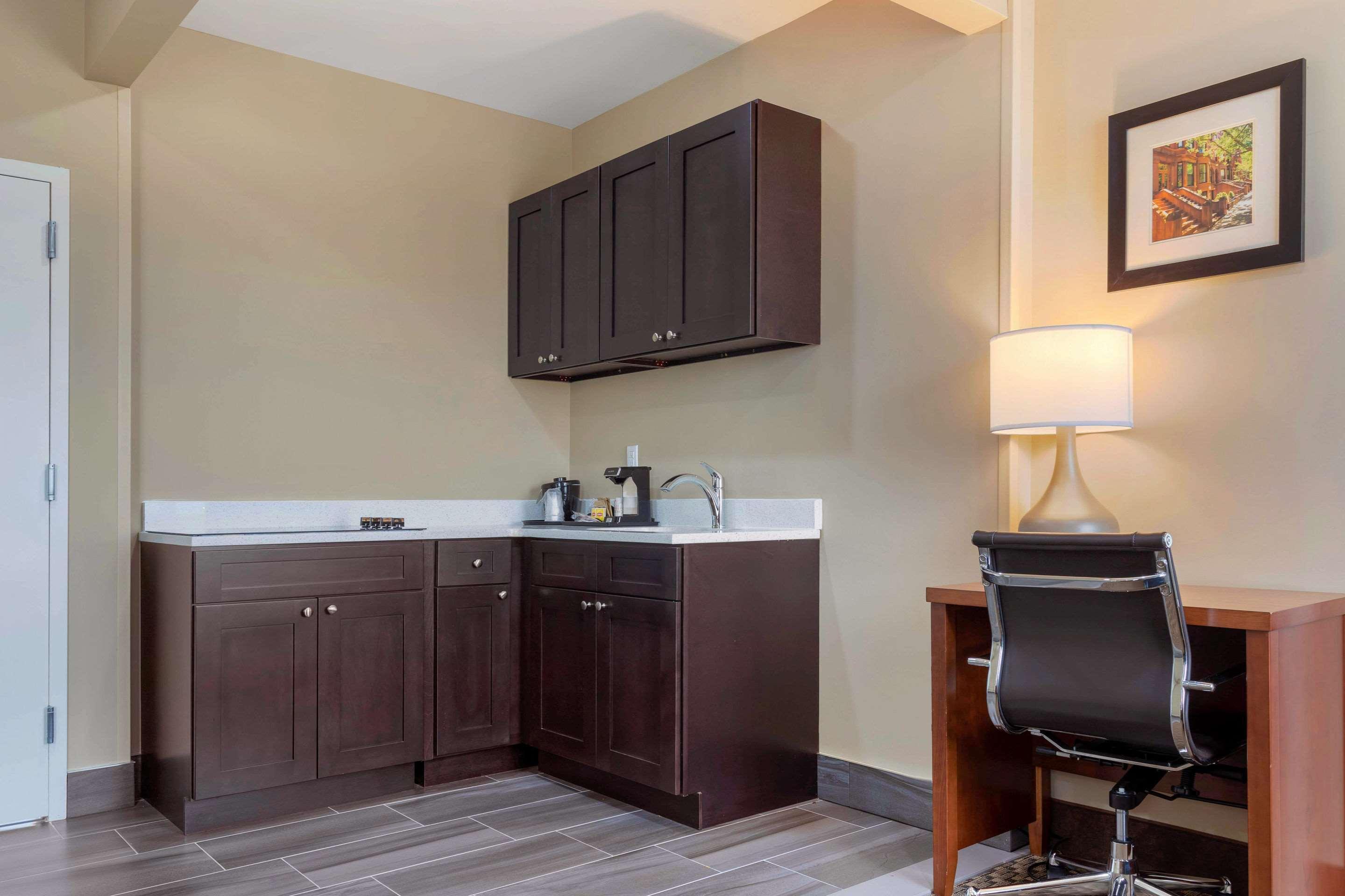 Hotel Comfort & Near Jfk Air Train