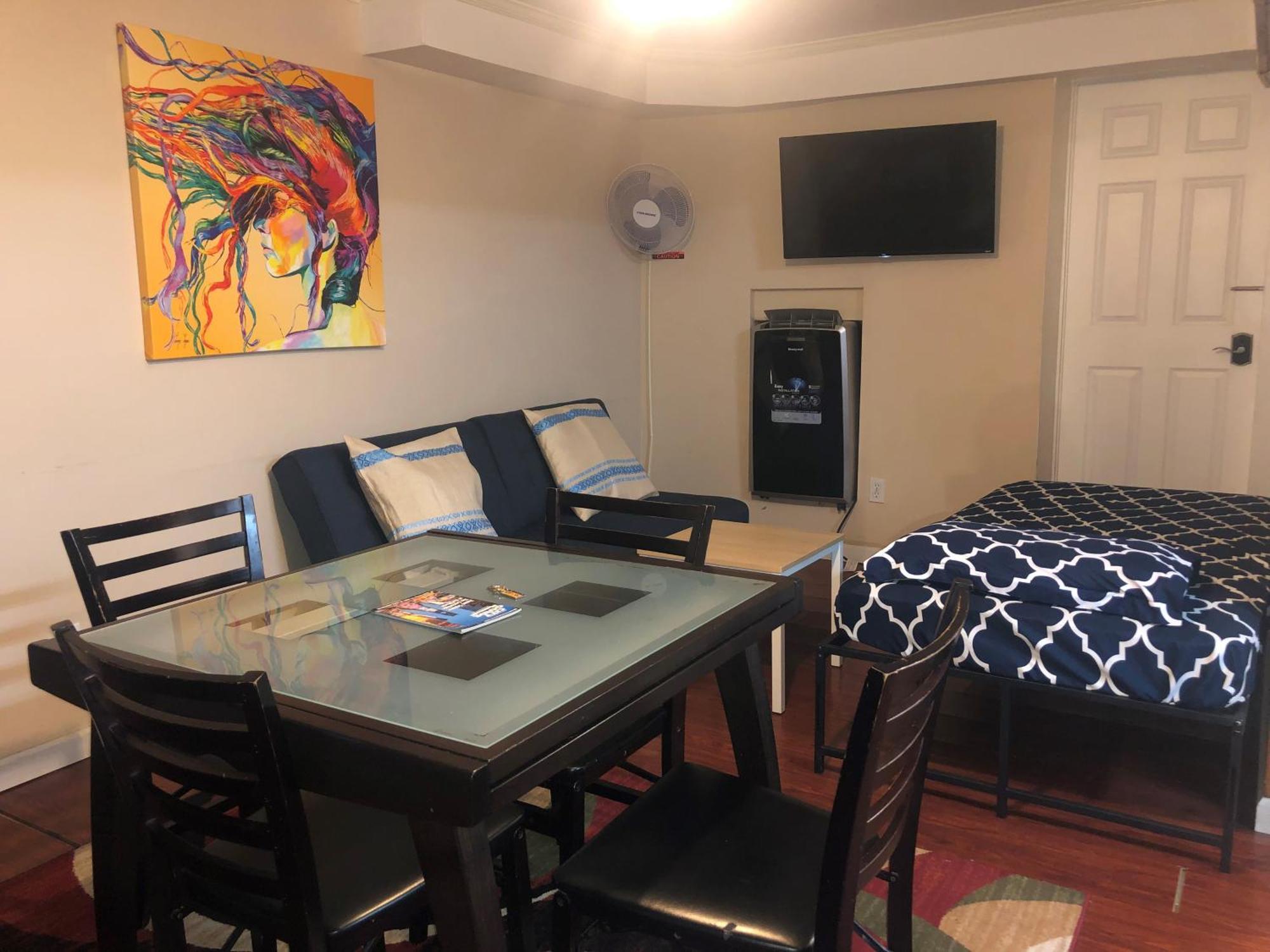 Apartment 67-26 Austin Cove Near Subway, All Shops, Restaurants! Separate Entrance *