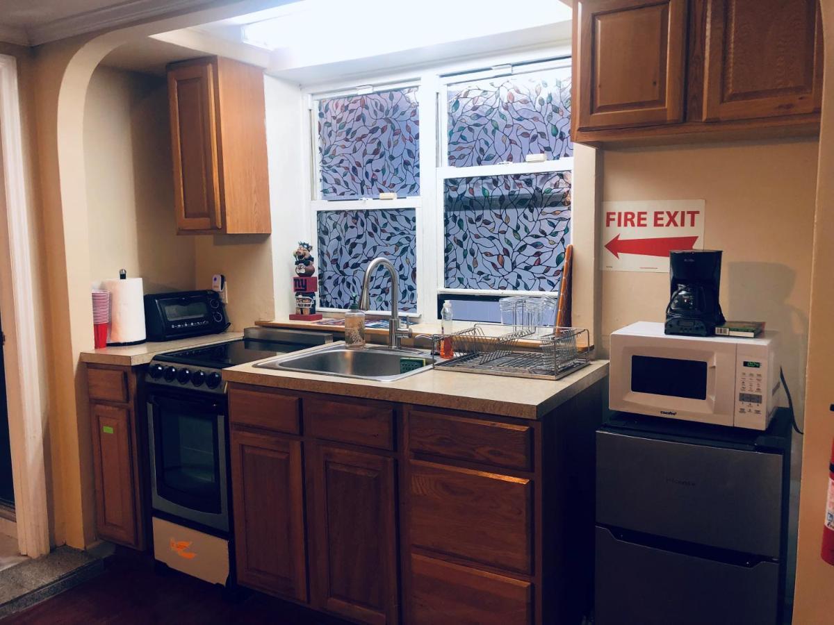 67-26 Austin Cove Near Subway, All Shops, Restaurants! Separate Entrance Apartment