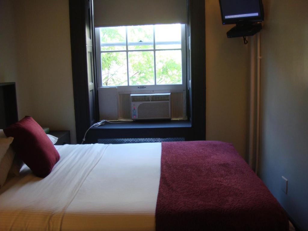 Colonial House 3* New York