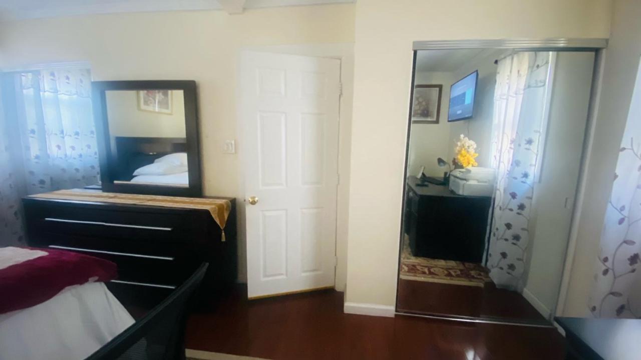 Minutes From Jfk, Beautiful With Peaceful, Cosy, Private Homestay *