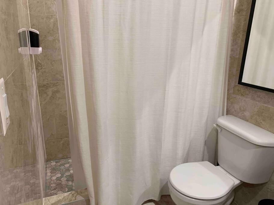 Apartment Oasis Ny, 2br Cozy In A 2family House, 18min From The City *