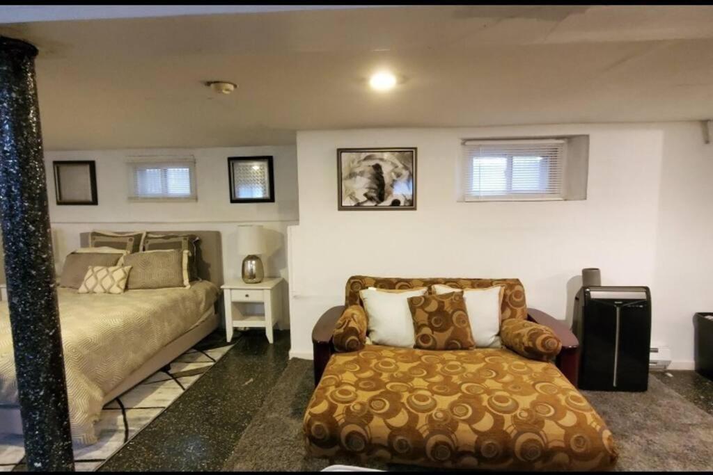 Cozy Studio; Lower Level Unit Apartment *
