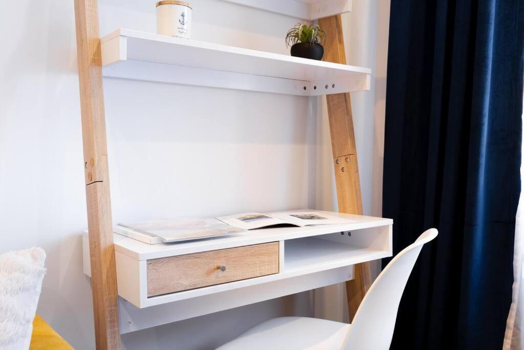 69-3c Stylish Lower East East 1br Brand New New York