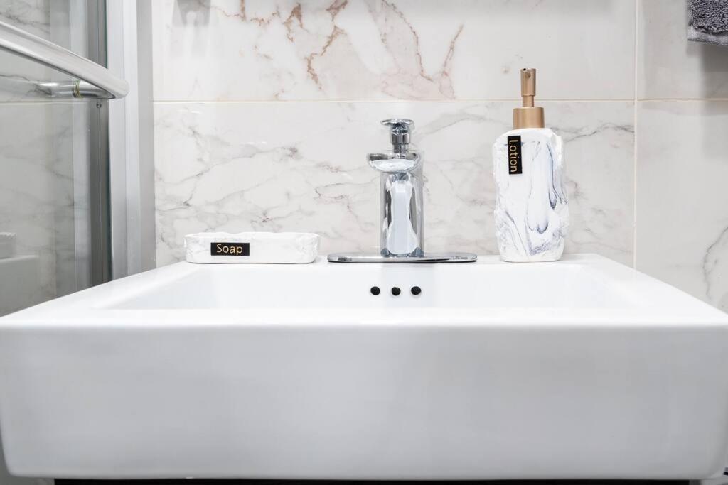 69-3c Stylish Lower East East 1br Brand New Apartment