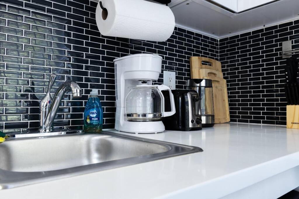 69-2d Stylish Lower East Side 1br Brand New New York