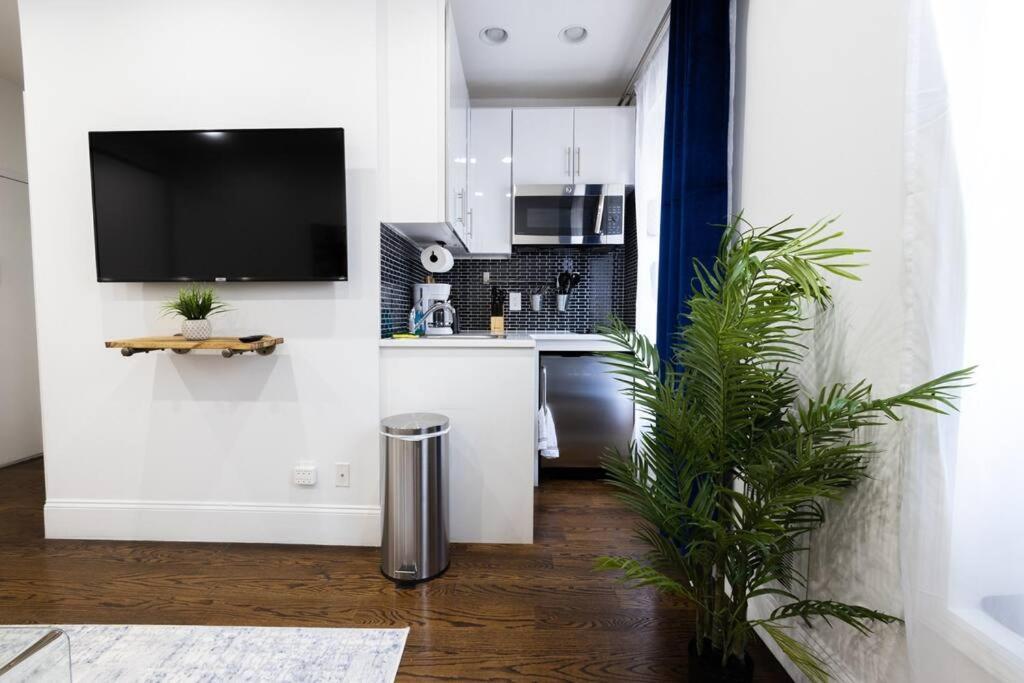 69-2d Stylish Lower East Side 1br Brand New * New York