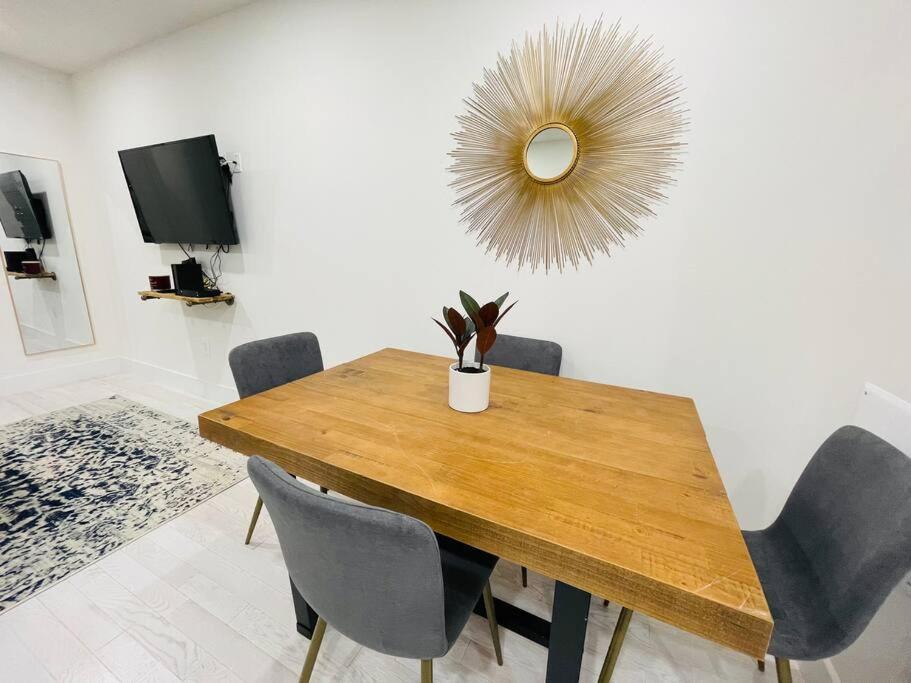 Apartment 78-3a Luxury Brand New Modern 1br W&d *