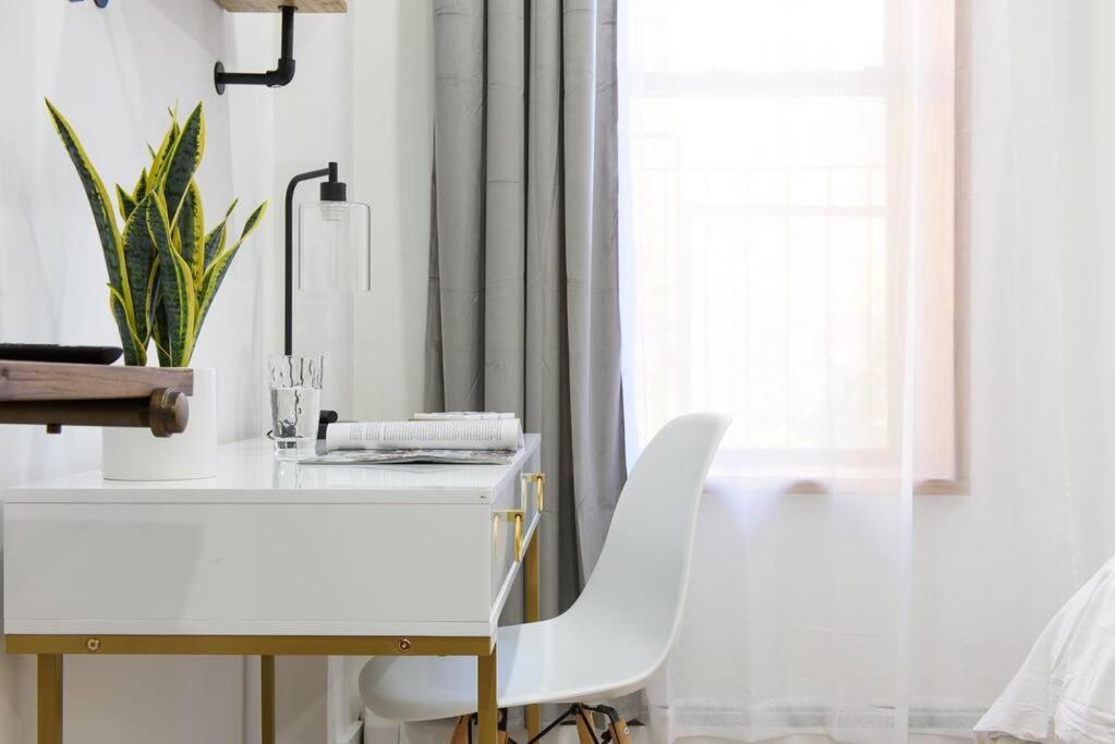 1597-8 Luxury Upper East Side W&d Apartment