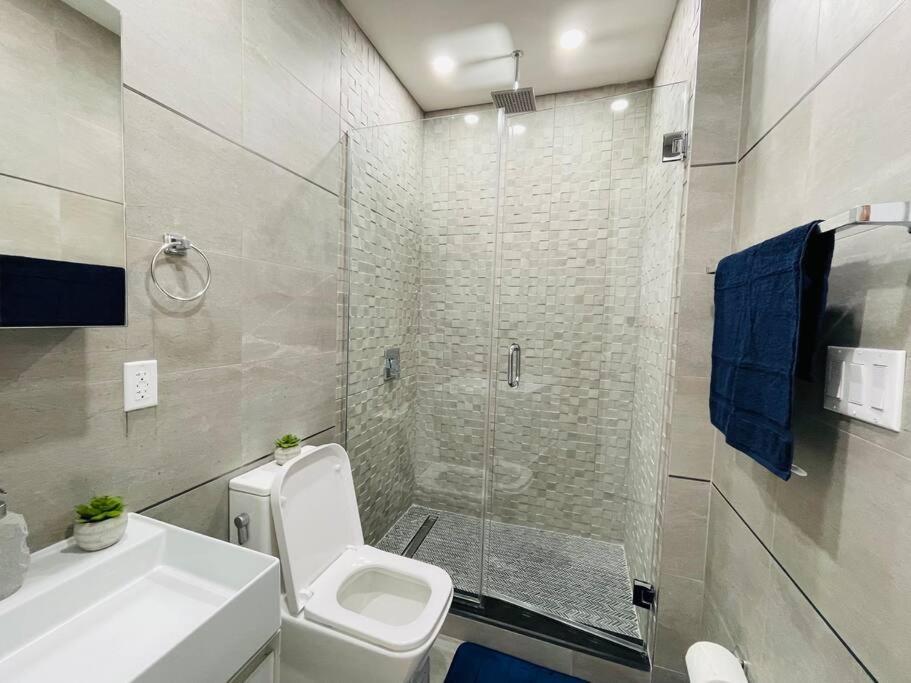 Apartment 78-3a Luxury Brand New Modern 1br W&d *