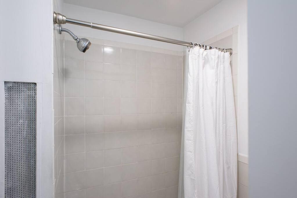 Apartment 428-3r Spacious Prime Midtown 2br Newly Furnished