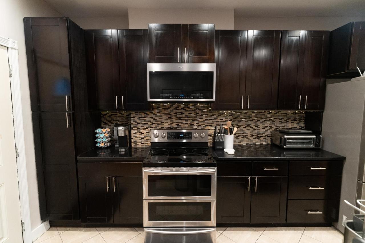 Urban Oasis At Cairyn's Corner With Shared Backyard Apartment *