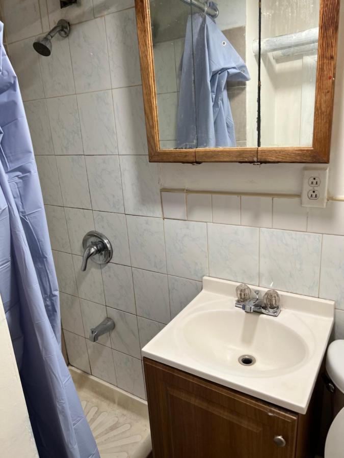 A Cozy In Queens Guest house