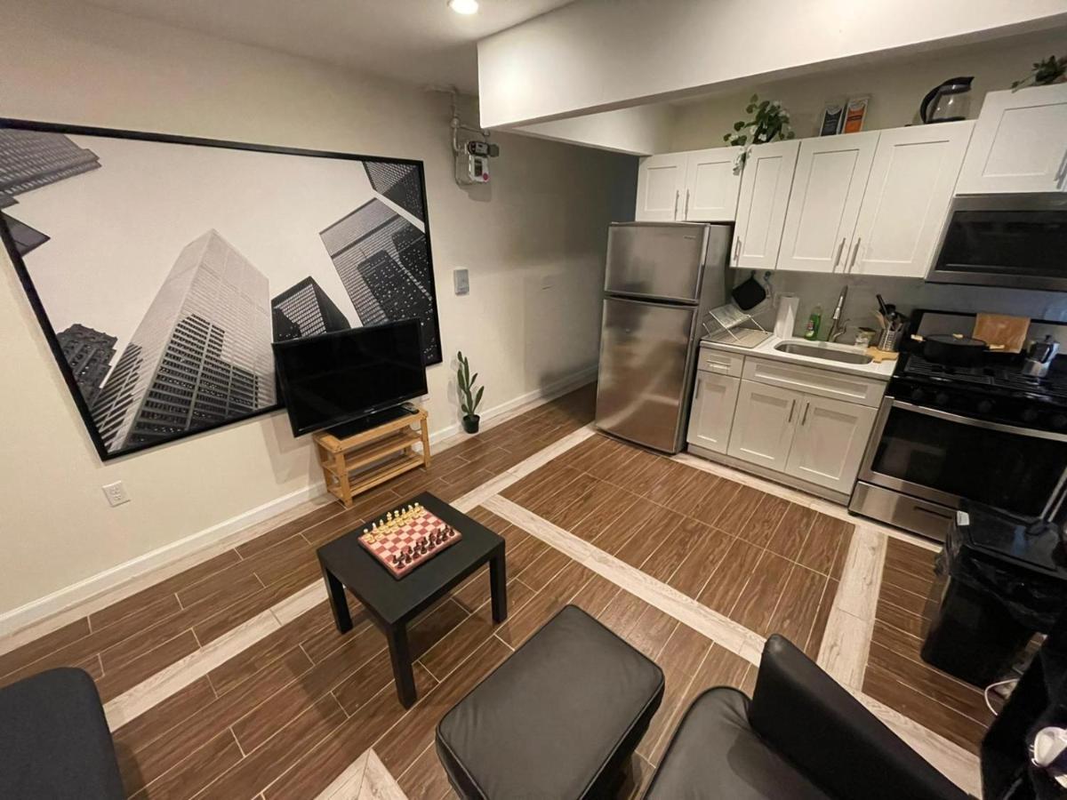 Homestay Elegant Private Close To Manhattan! - Is In A 2 Bedrooms Apartament And First Floor With Free Street Parking