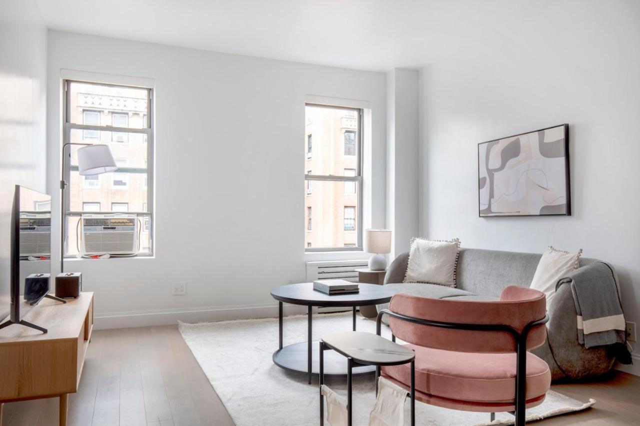 Uws 2br W Elevator Doorman Gym Nr Park Nyc-952 Apartment