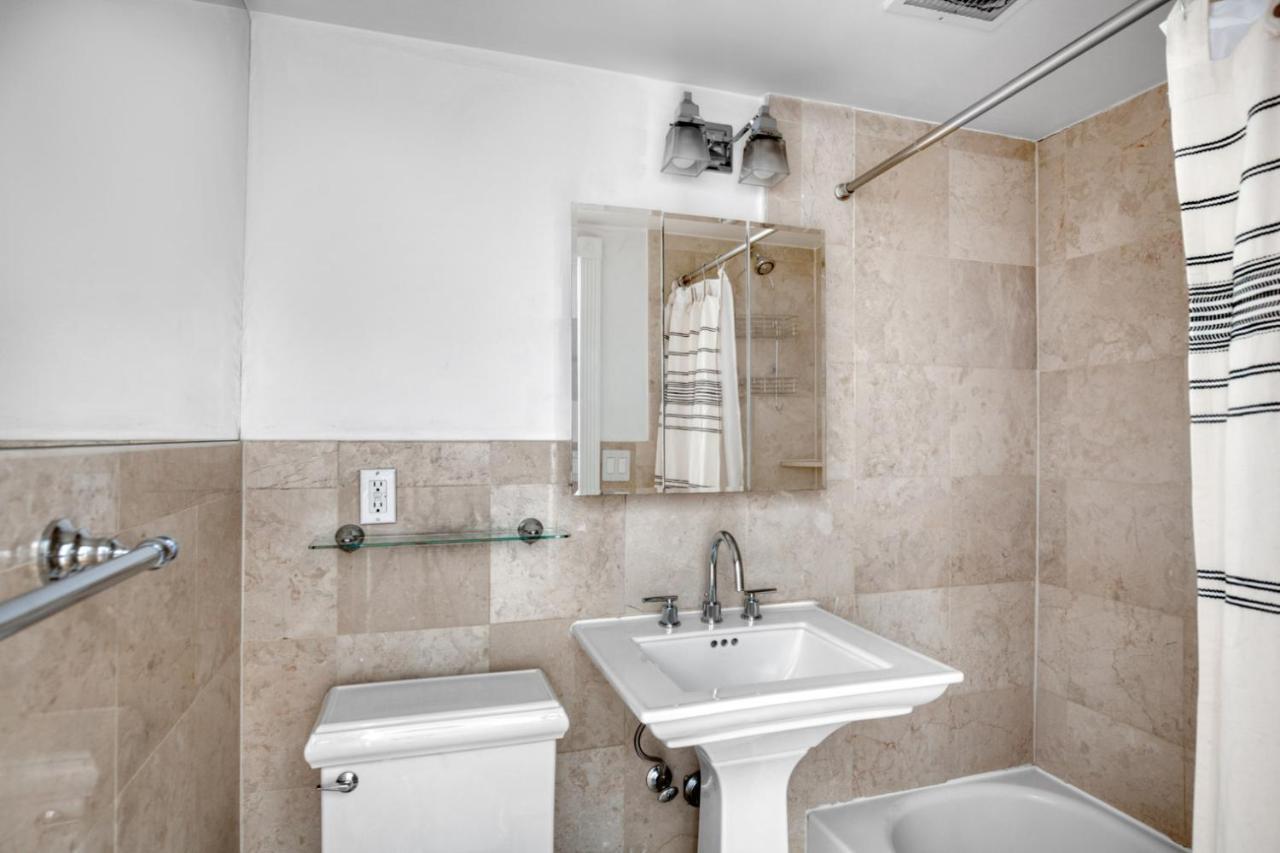 Sleek Nolita 1br W Wd Nr Soho Nyc-891 Apartment *
