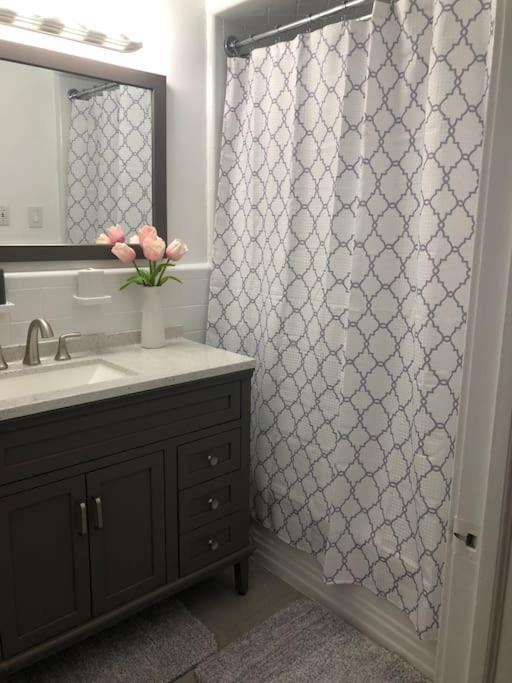 Apartment Private In Townhouse W 2 Baths Fq Beds 1-3ppl *